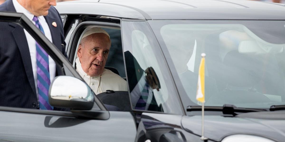 Fiat z návštevy pápeža Františka v USA vydražili vo Filadelfii za 82.000 dolárov