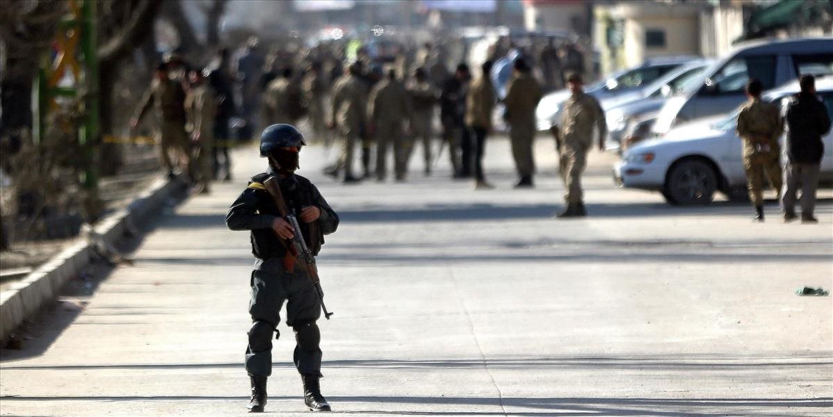 Samovražedný útočník zabil v Kábule najmenej desať ľudí