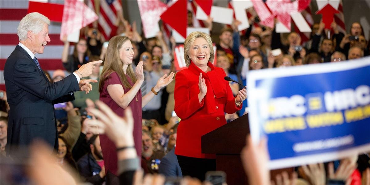 Clintonovej tím hovorí o víťazstve v Iowe, aj keď výsledky sú veľmi tesné