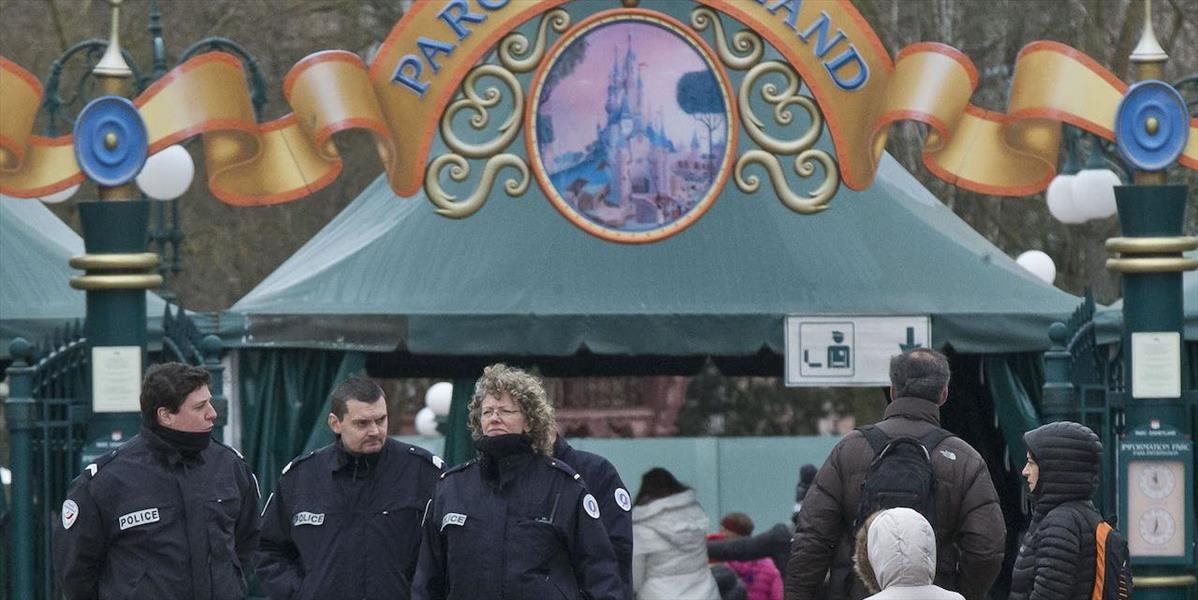 Ozbrojenca z parížskeho Disneylandu čaká polrok s elektronickým náramkom
