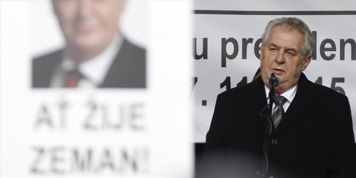 Český prezident Zeman by mal viac kritizovať vládu a strany, želajú si občania