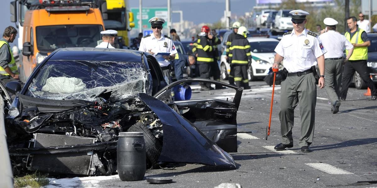 V Bratislave došlo k nehode, účastníkom bolo opäť policajné vozidlo