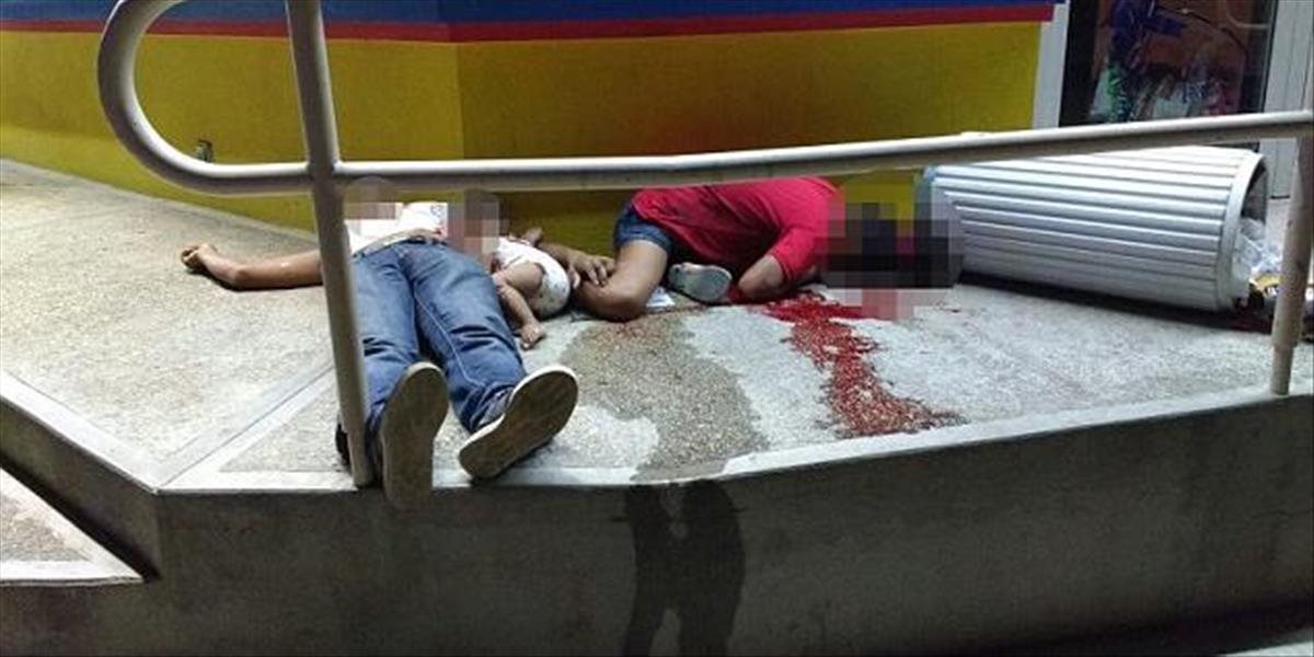 Otrasné FOTO: V Mexiku brutálne zavraždili trojčlennú rodinu vrátane sedemmesačného chlapčeka