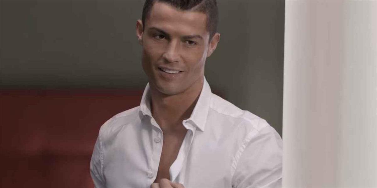 VIDEO Cristiano Ronaldo sa pokúsil zviesť krásnu ženu, skončilo to fiaskom