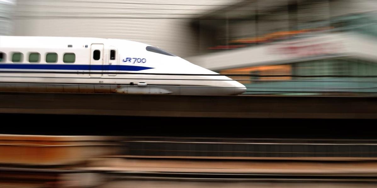 V Tokiu sa triasla zem, na chvíľu prerušil premávku vysokorýchlostných vlakov
