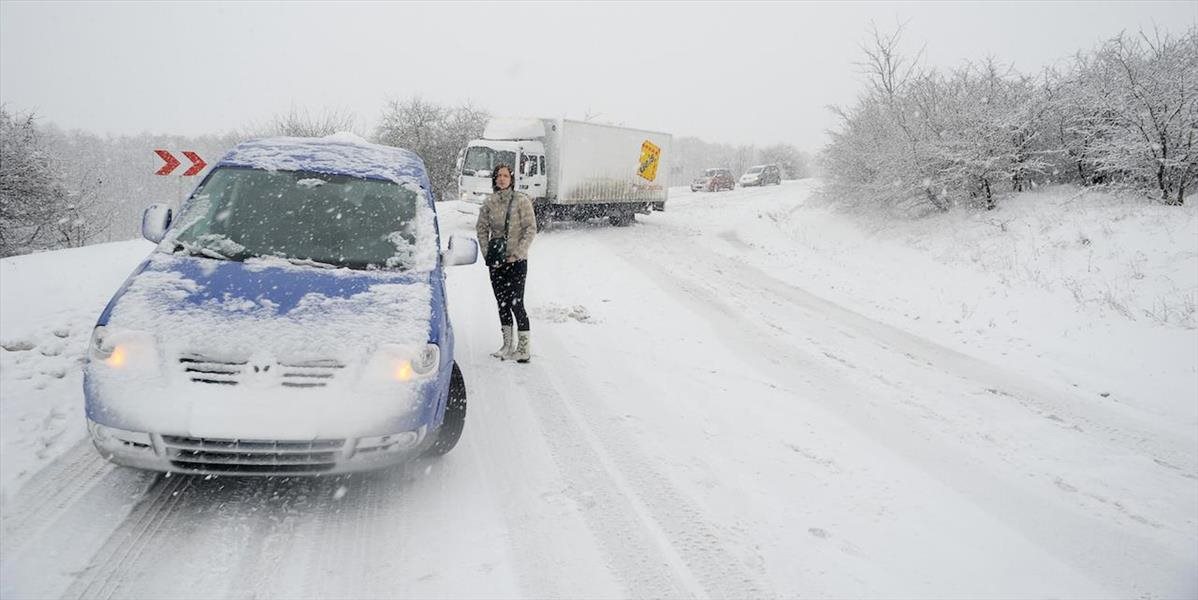Vodiči pozor na silné sneženie na severe Slovenska
