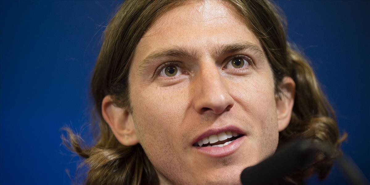 Filipe Luis vynechá za faul na Messiho napokon len jeden zápas