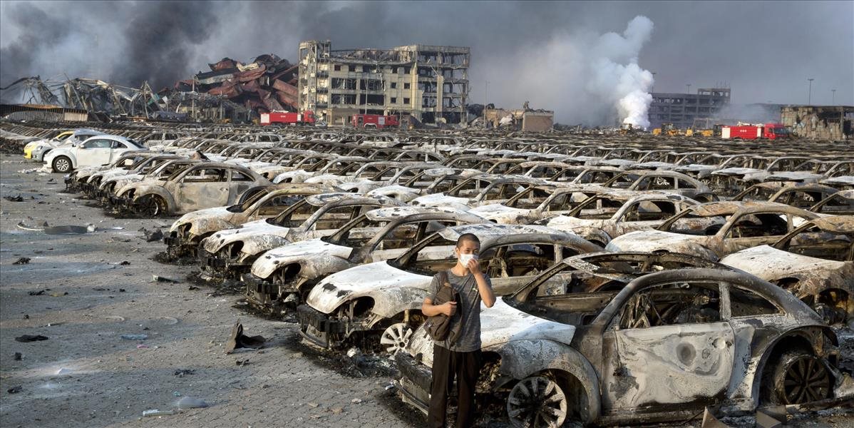 Za vlaňajšie výbuchy v činskom prístave Tchien-ťin nesie zodpovednosť 123 ľudí