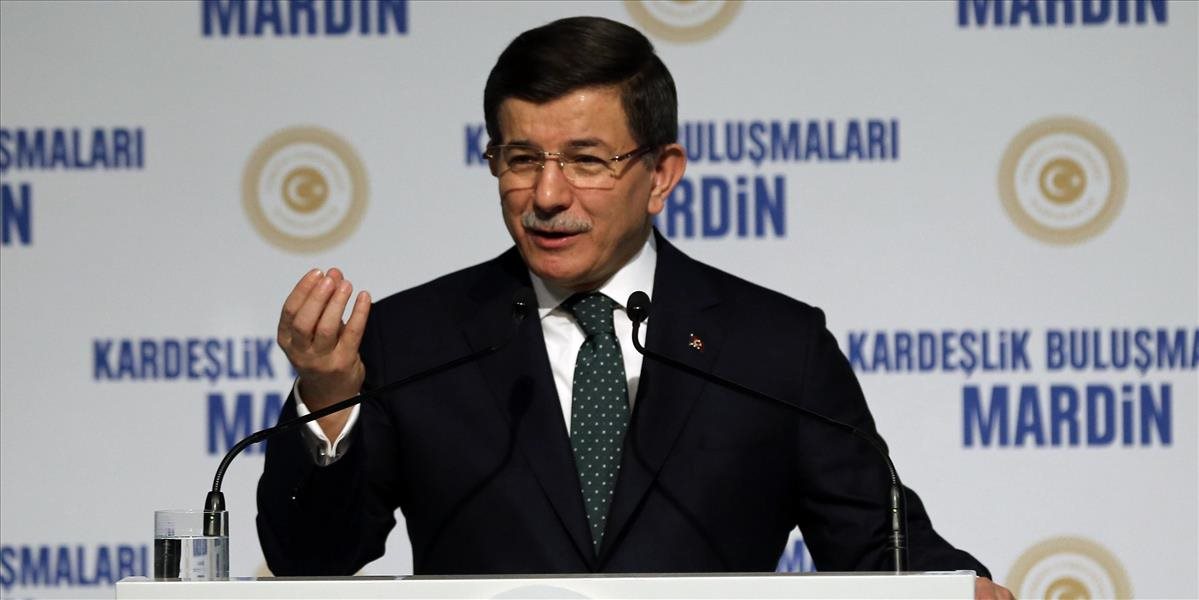 Davutoglu: Ankara nebude rokovať s kurdskými povstalcami, kým nezložia zbrane