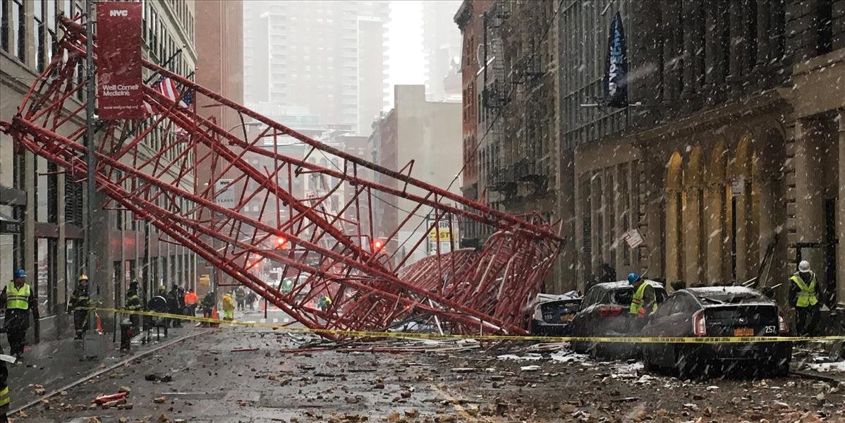 VIDEO Panika v známej štvrti Manhattanu: Na obchodnej ulici sa zrútil obrovský žeriav, zomrel jeden človek