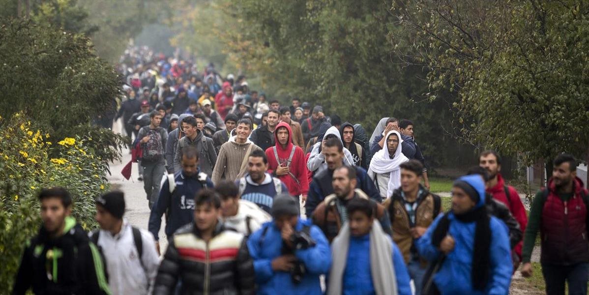 Najmenej 15-tisíc sýrskych utečencov sa zhromaždilo na hranici s Tureckom