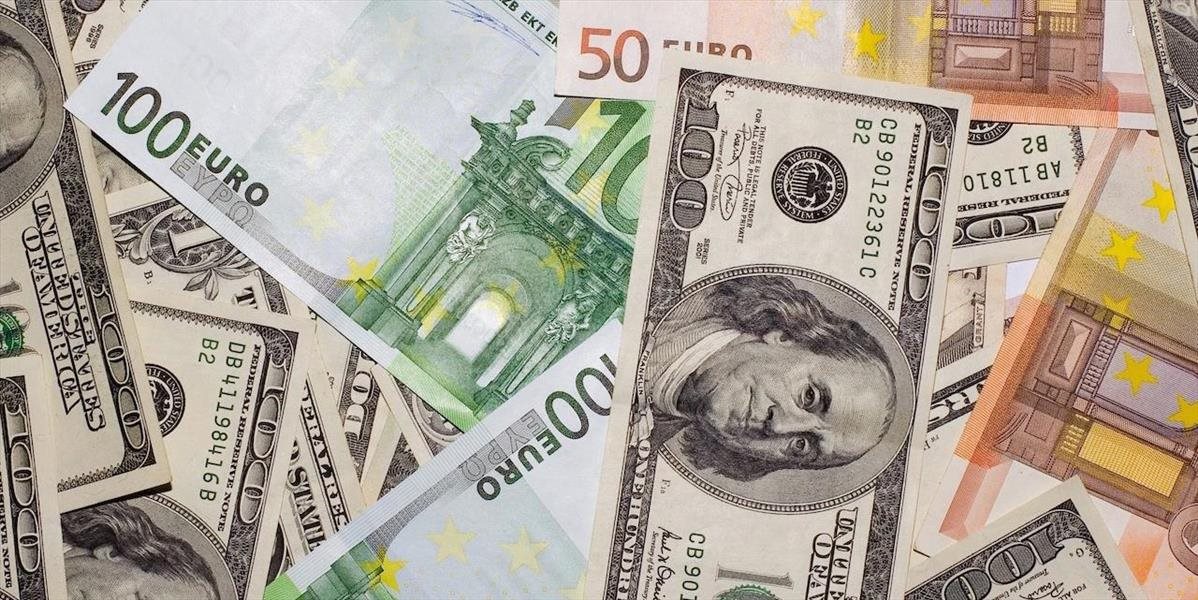 Kurz eura sa drží nad úrovňou 1,11 USD/EUR