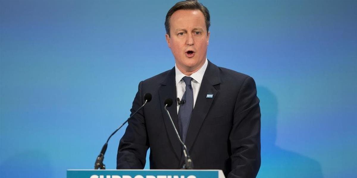 Cameron: Do Británie by mohli zamieriť tisíce migrantov, ak opustí EÚ