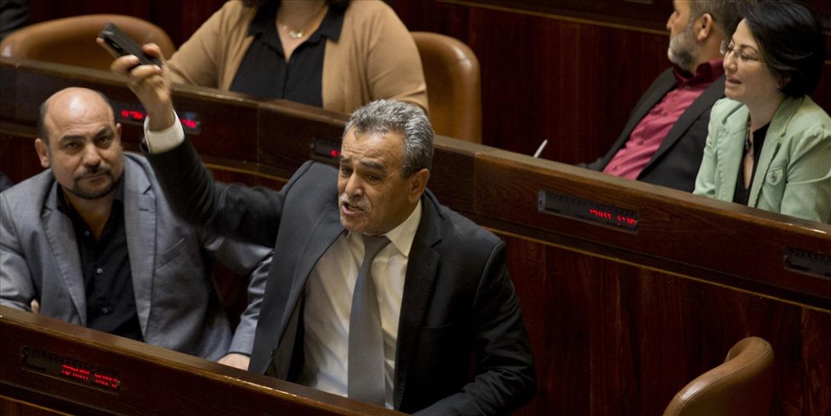 Izraelský parlament potrestal arabských poslancov za schôdzku s rodinami útočníkov