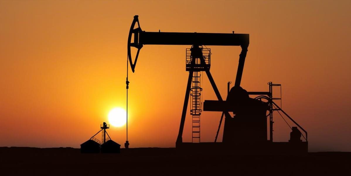 Cena ropy opäť klesla, zlato v utorok zdraželo