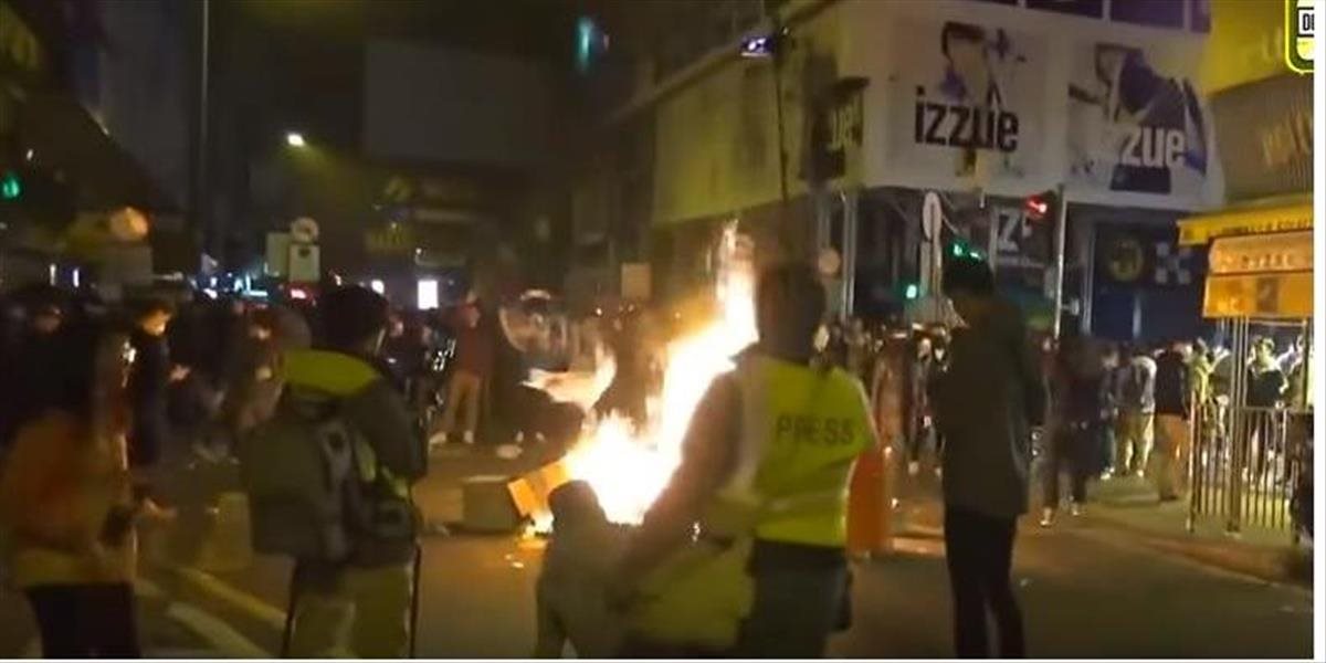Pred súd v Hongkongu sa postavia  desiatky aktivistov, čelia obvineniam z výtržníctva počas osláv nového roka