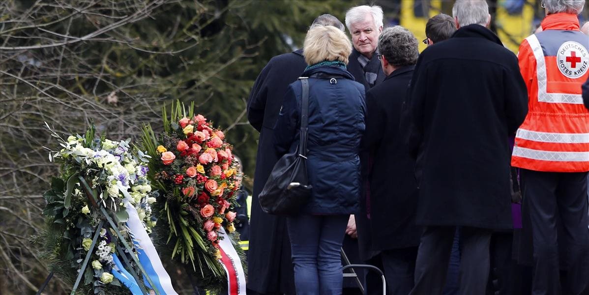 V Bavorsku si uctia obete železničnej nehody, zomrel ďalší zo zranených