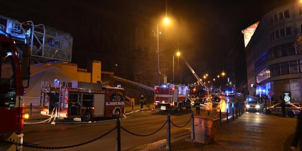 Požiar v budove Národního muzea v Prahe: Plamene pohltili strechu