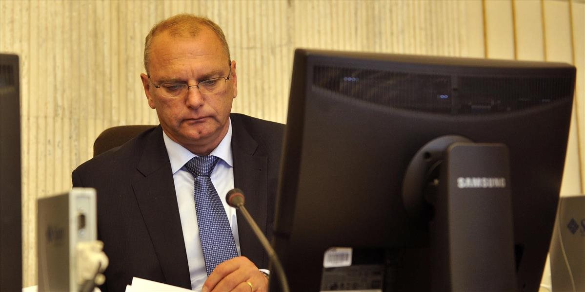 Vážny vyzval ministerstvá, aby si obhájili opodstatnenosť národných projektov