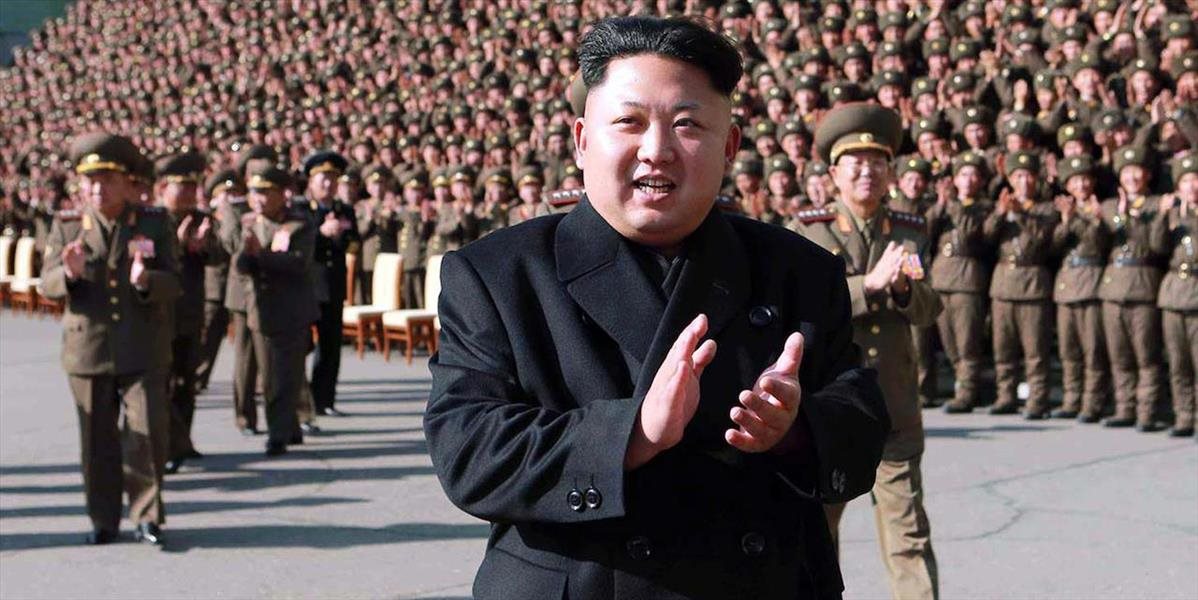 Kim Čong-un pri príležitosti výročia narodenia svojho otca povyšoval dôstojníkov