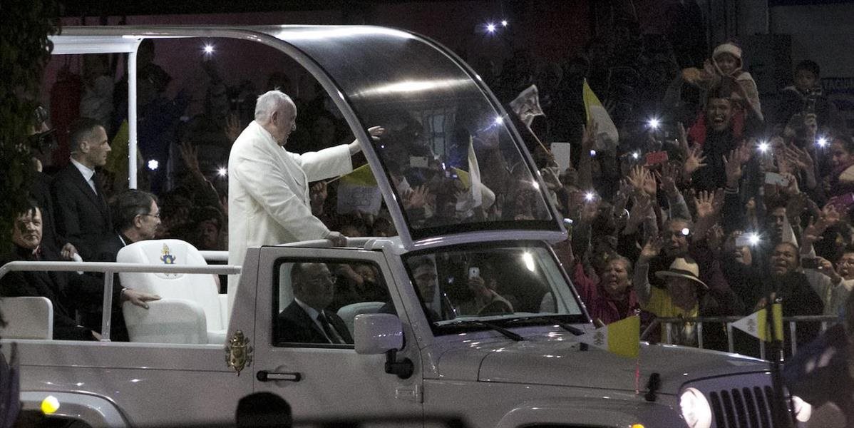 Pápeža v Mexiku vítali tisíce ľudí