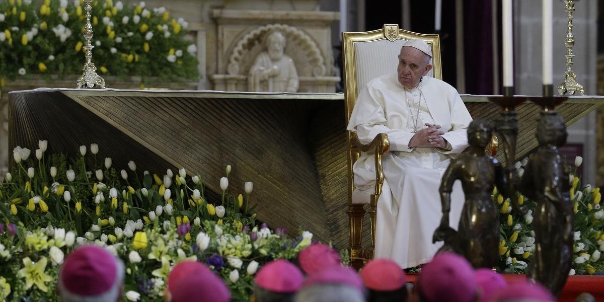 Pápež slúžil omšu pred tisícami veriacich v národnej mariánskej bazilike
