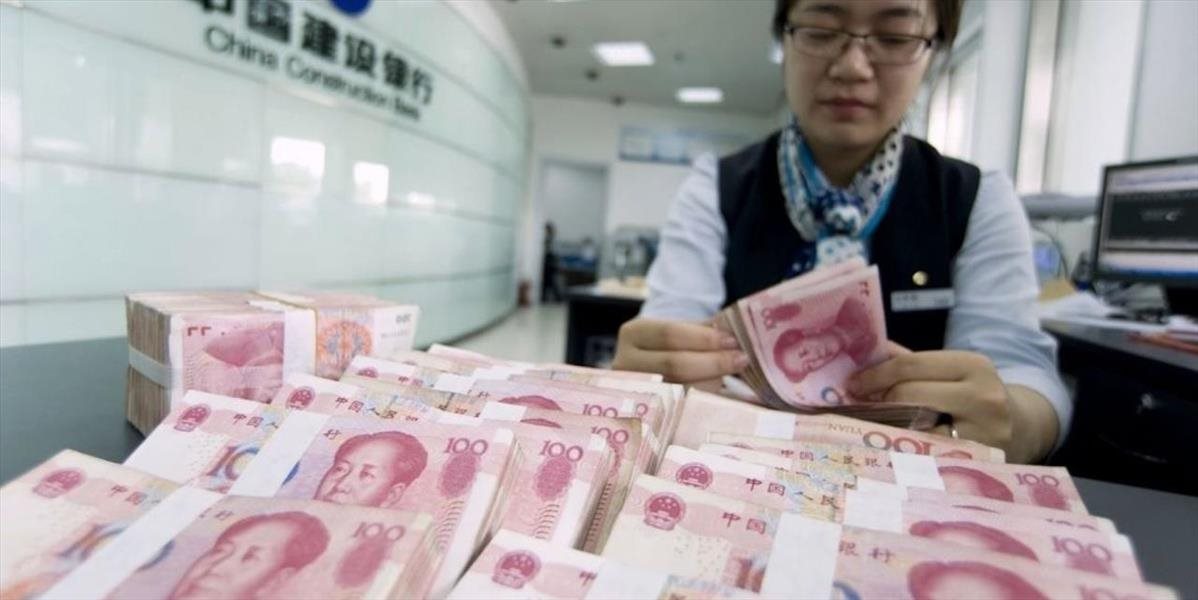 Jüan nebude ďalej oslabovať, uviedol guvernér čínskej centrálnej banky
