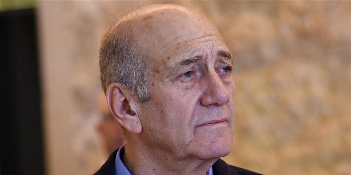 Izraelský expremiér Olmert nastupuje do väzenia, akúkoľvek korupciu znova poprel