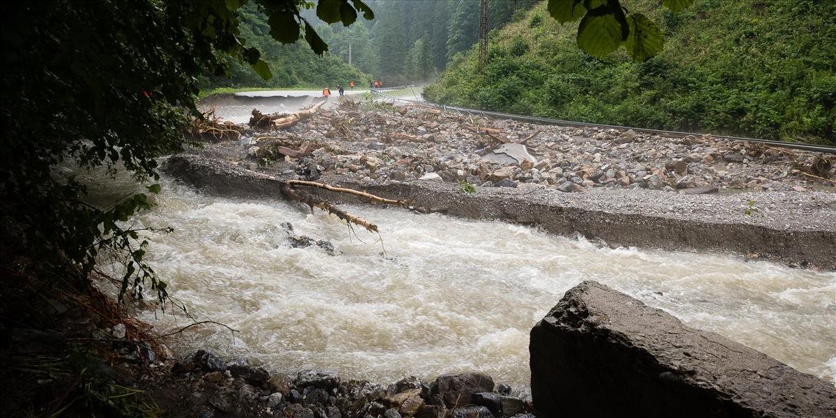 Na východe Slovenska hrozia intenzívne zrážky, vo viacerých okresoch aj povodne