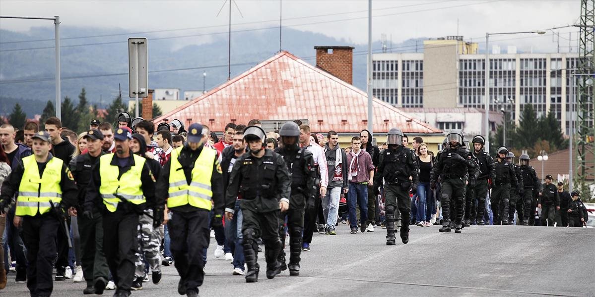 Nepokoje na Korzike, fanúšikovia zaútočili na policajnú stanicu v Bastii