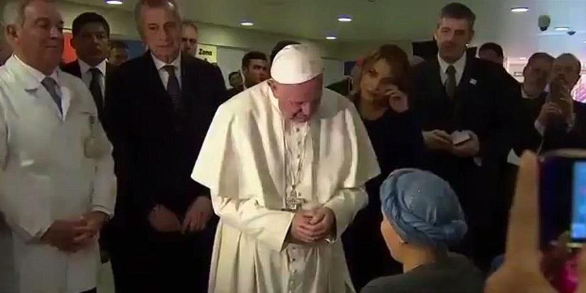 VIDEO Pacientka s rakovinou dojala celý svet, pápežovi zaspievala Ave Mariu