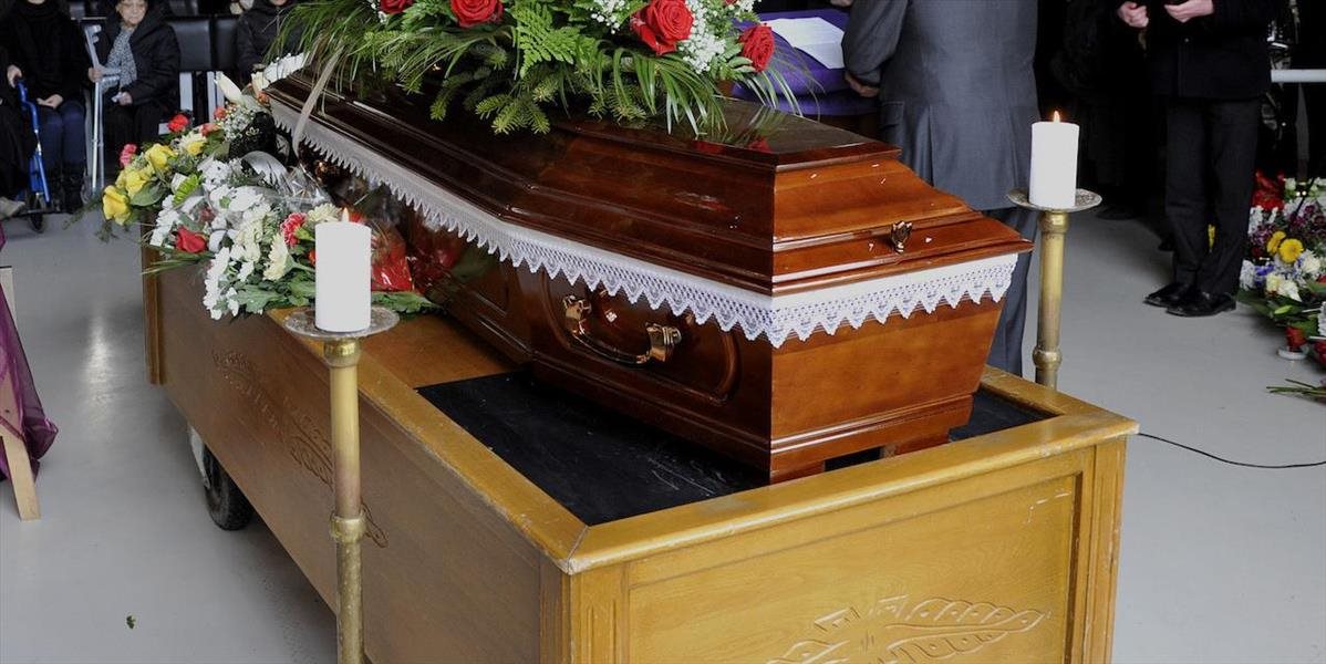 Náklady spojené s pohrebom si poisťuje stále viac Čechov