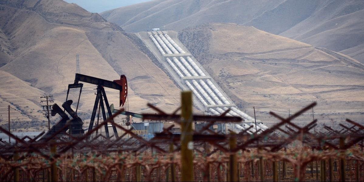 Tretine producentov ropy hrozí bankrot, tvrdí Deloitte