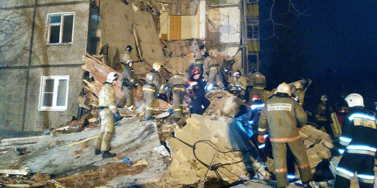 FOTO a VIDEO Výbuch plynu v ruskej bytovke zabil najmenej štyroch ľudí, medzi obeťami je aj dieťa