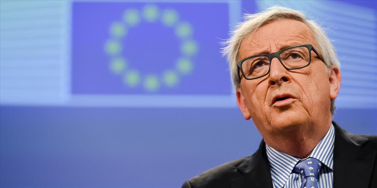 Juncker podporil Merkelovej politiku otvorených dverí pre utečencov