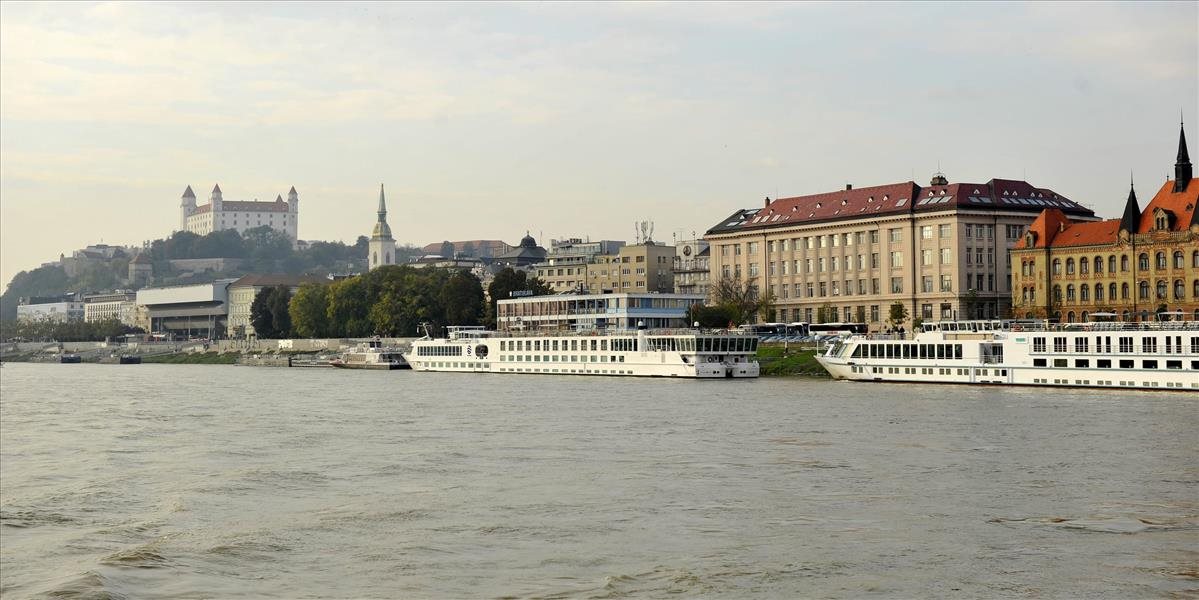 Muž sa po skoku do Dunaja utopil, pravdepodobne ide o Čecha