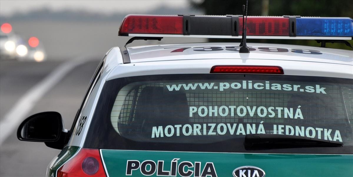 Policajná naháňačka v Bratislave: Muž ukradol auto z parkoviska, padli aj výstrely