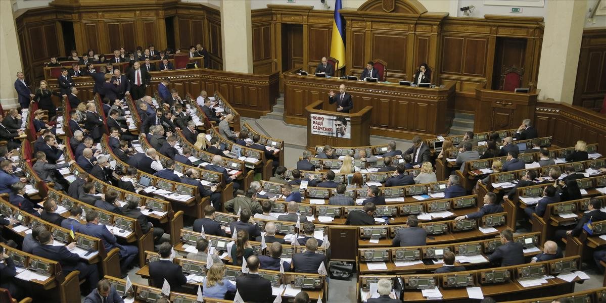 Ukrajinská parlamentná koalícia sa rozpadla, opustila ju aj strana Svojpomoc