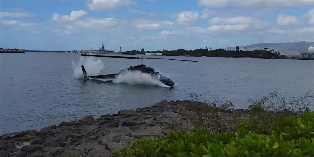 VIDEO Dráma v Pearl Harbore: Tesne vedľa divákov sa zrútil vrtuľník