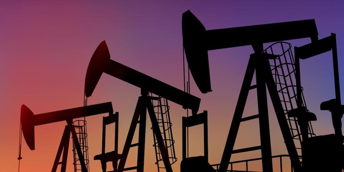 Rast zásob ropy v USA na nové maximum stlačil cenu WTI pod 30 USD/barel