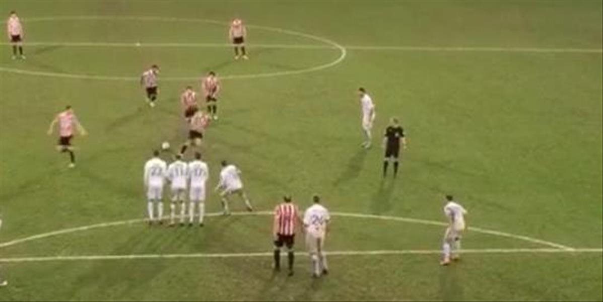 VIDEO Cheltenham Town za tento priamy kop utŕžil poriadnu hanbu