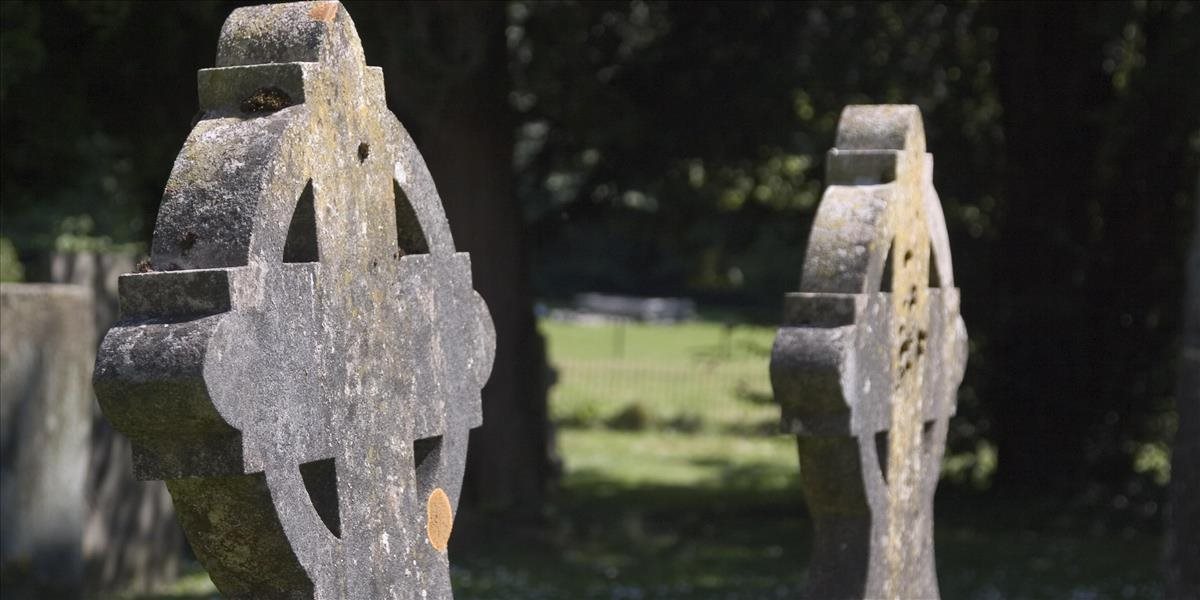 Polícia vyšetruje krádež náhrobnej dosky na bratislavskom cintoríne