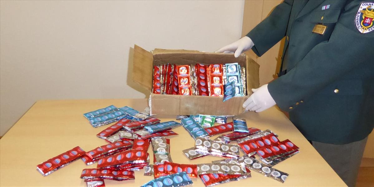 Žilinskí colníci zadržali fejkové kondómy z Číny