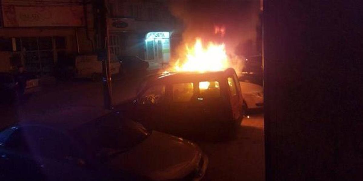 Kosovskému ministrovi zapálili auto, vláda nepriamo obviňuje opozíciu