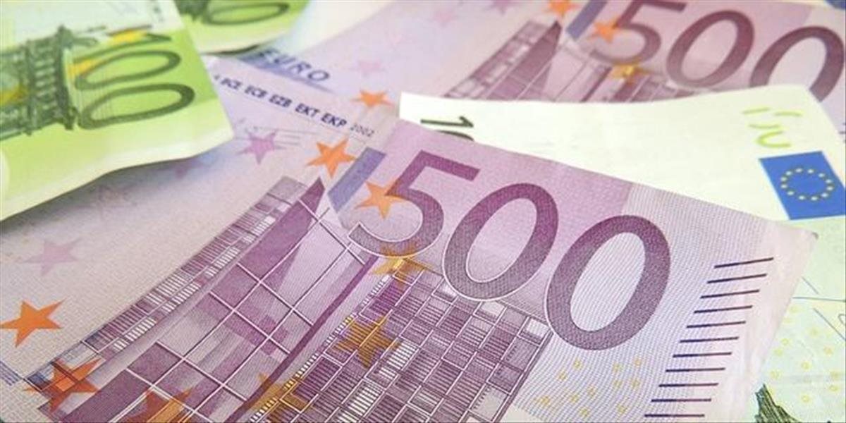 Kurz eura posilnil na 1,1033 USD/EUR