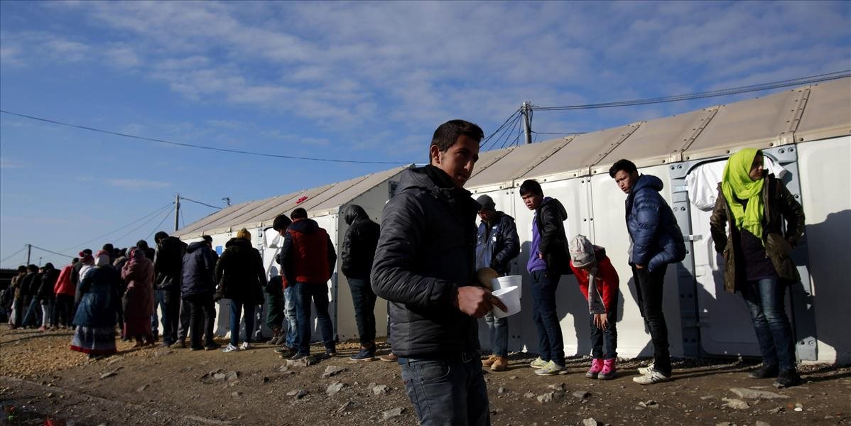 Tisíce migrantov uviazli v Grécku, susedné Macedónsko vpustilo len stovku