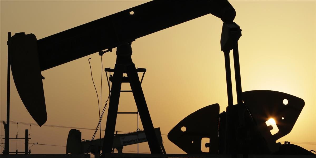 Rekordné zásoby ropy v USA stlačili cenu WTI k hranici 31 USD/barel