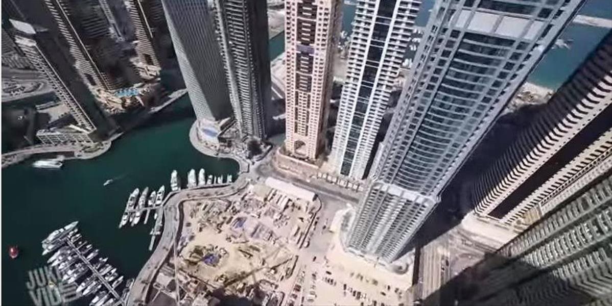 VIDEO Skákanie na mrakodrape bez istenia!