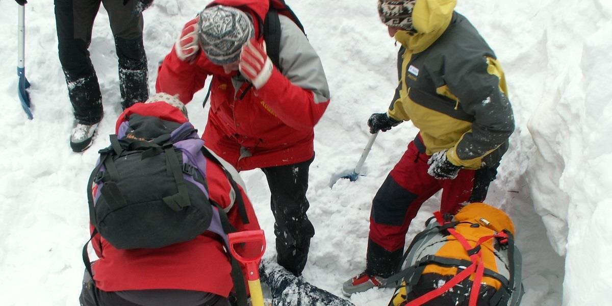 Zranenú lyžiarku transportovali do nemocnice leteckí záchranári