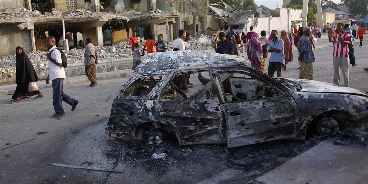 Pri dvoch bombových útokoch v Somálsku zahynulo najmenej 21 ľudí
